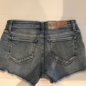 Buckle BKE Peyton 27 Mid-Rise Stretch Jean Shorts with Tags!